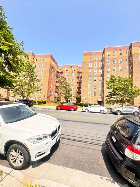 30-11 Parsons BLVD #3P, Flushing, NY 11354