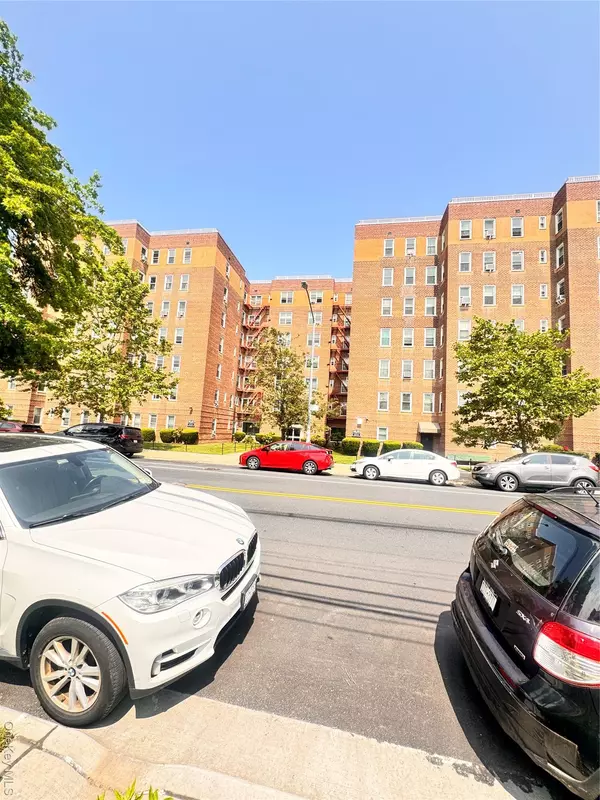 30-11 Parsons BLVD #3P, Flushing, NY 11354