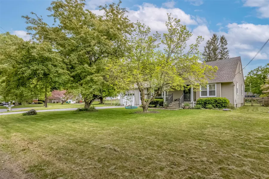 35 Circle DR, Hyde Park, NY 12538