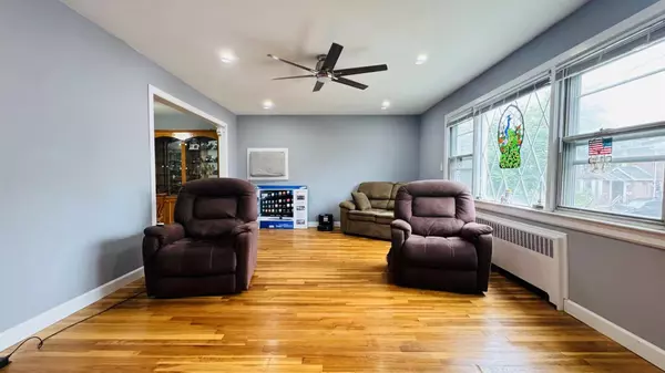 Flushing, NY 11367,136-23 61st RD
