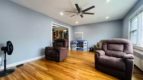 Flushing, NY 11367,136-23 61st RD