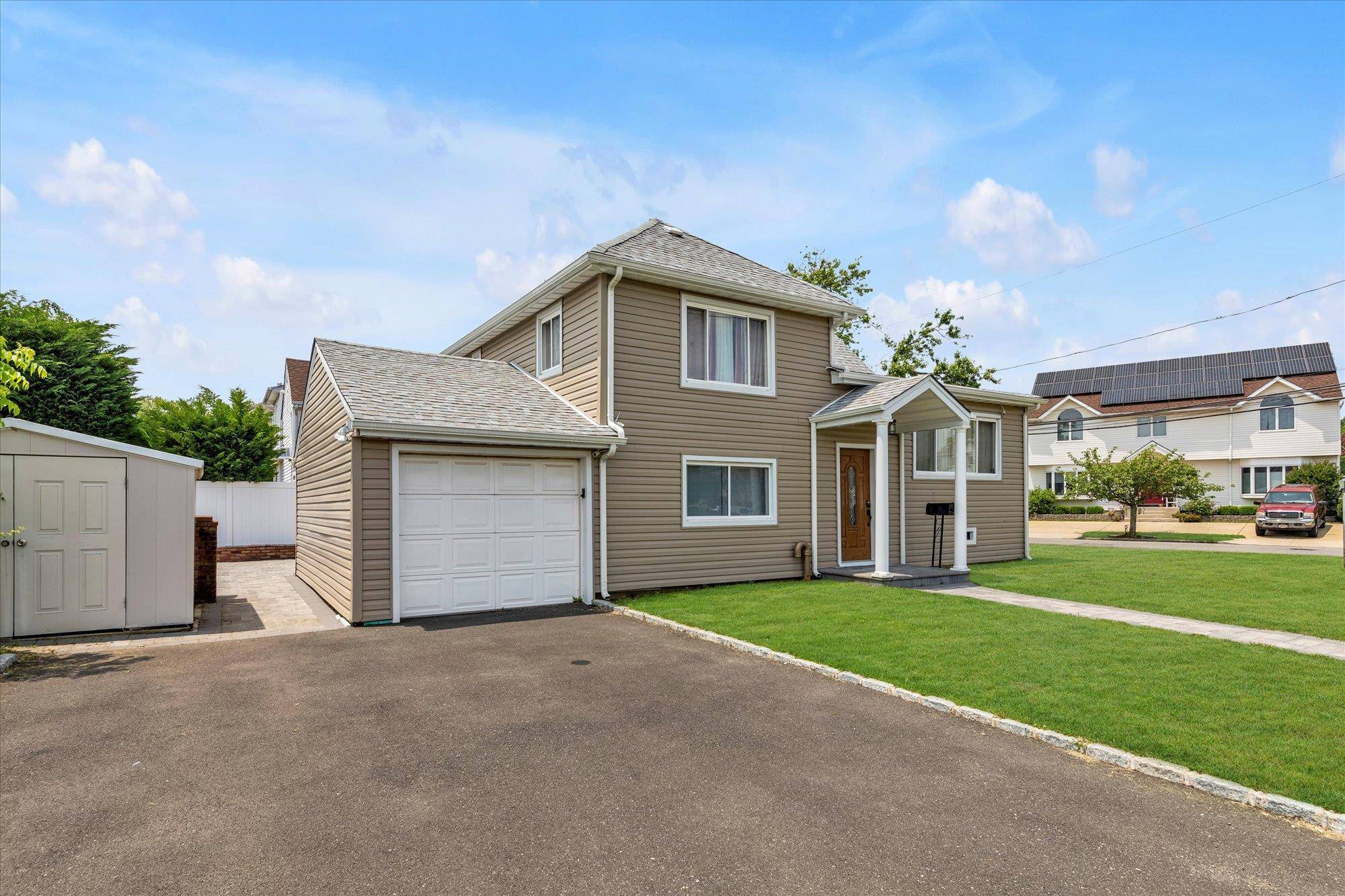 Merrick, NY 11566,2716 Beach DR