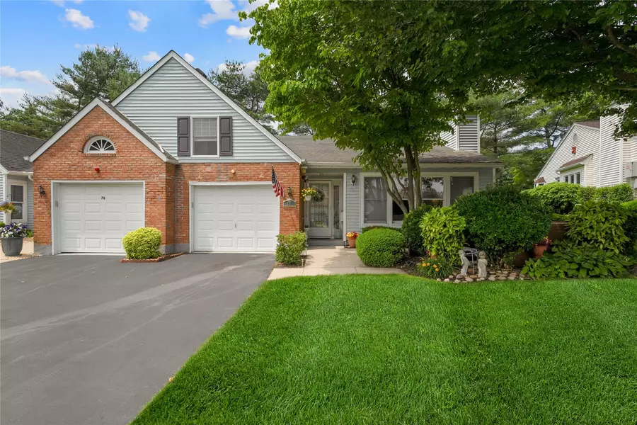 78 Hearthside DR #78, Mount Sinai, NY 11766