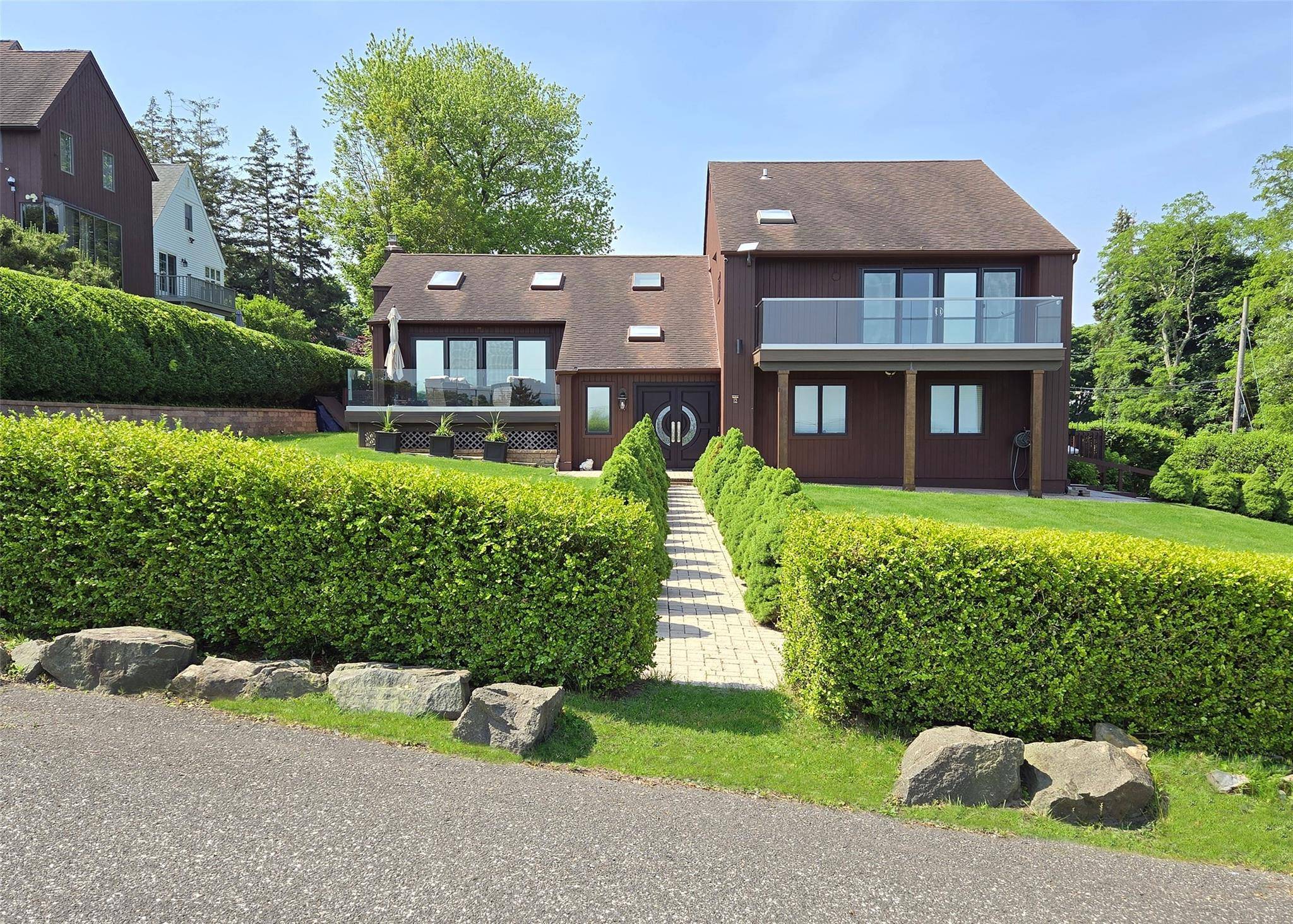 12 Sound View DR, Rocky Point, NY 11778