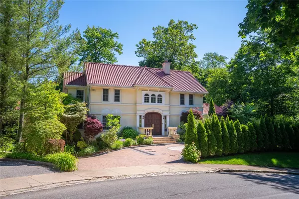Great Neck, NY 11021,87 Arleigh RD