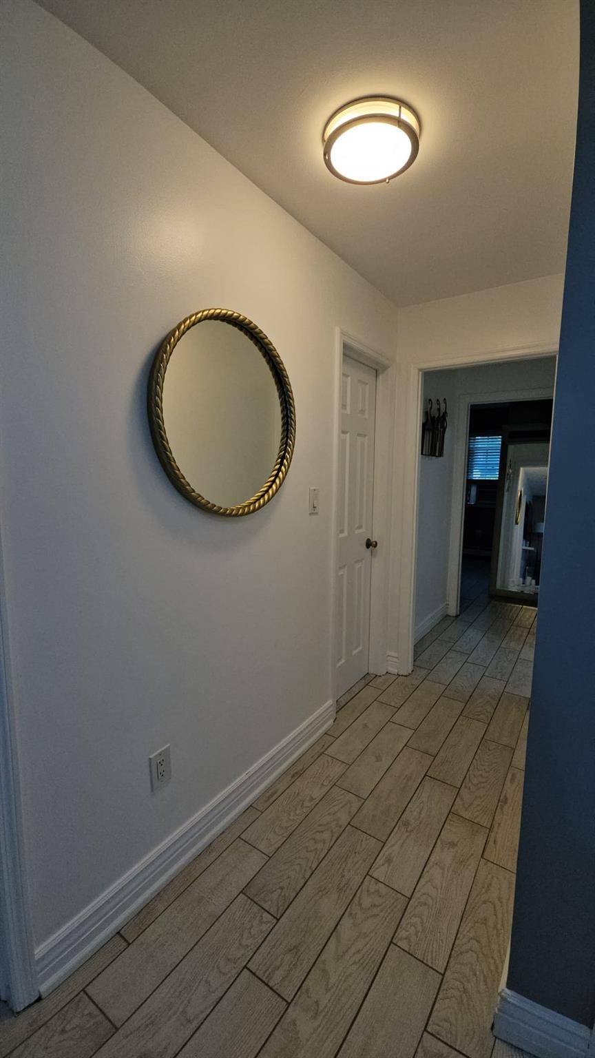 Bohemia, NY 11716,943 Macarthur ST