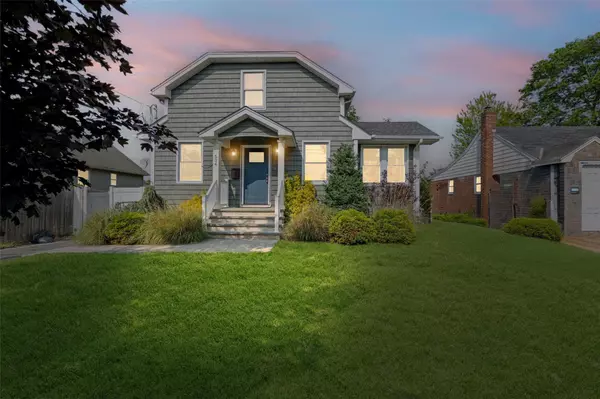 Lindenhurst, NY 11757,634 Adams AVE