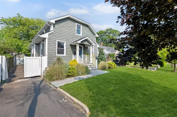 Lindenhurst, NY 11757,634 Adams AVE