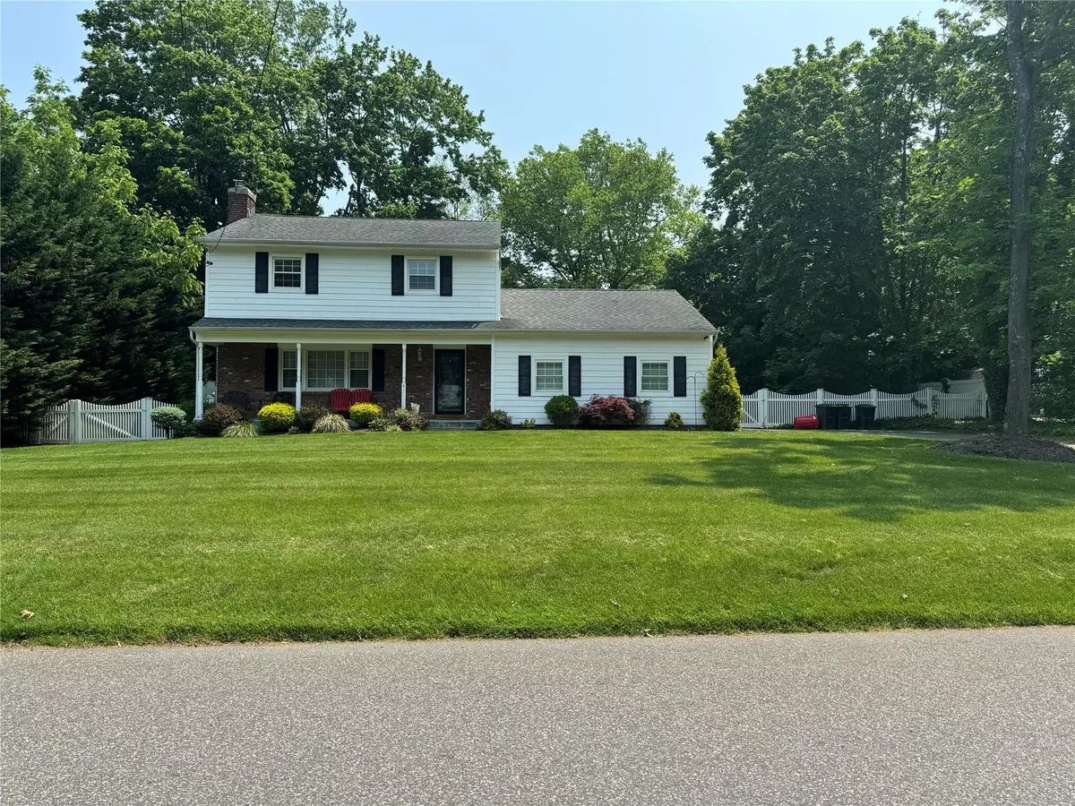 Stony Brook, NY 11790,7 Yorkshire AVE