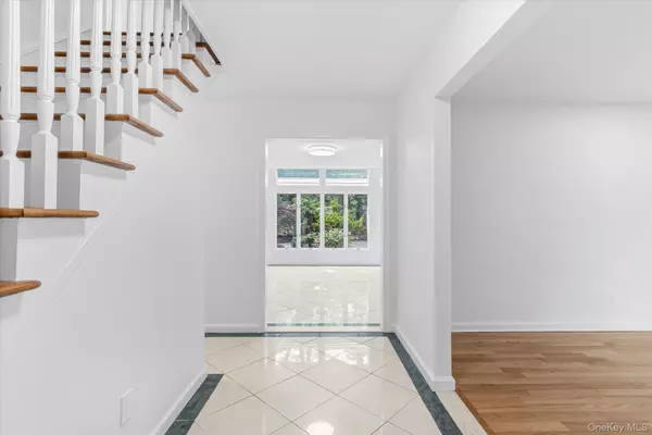 Melville, NY 11747,2 Westbourne LN