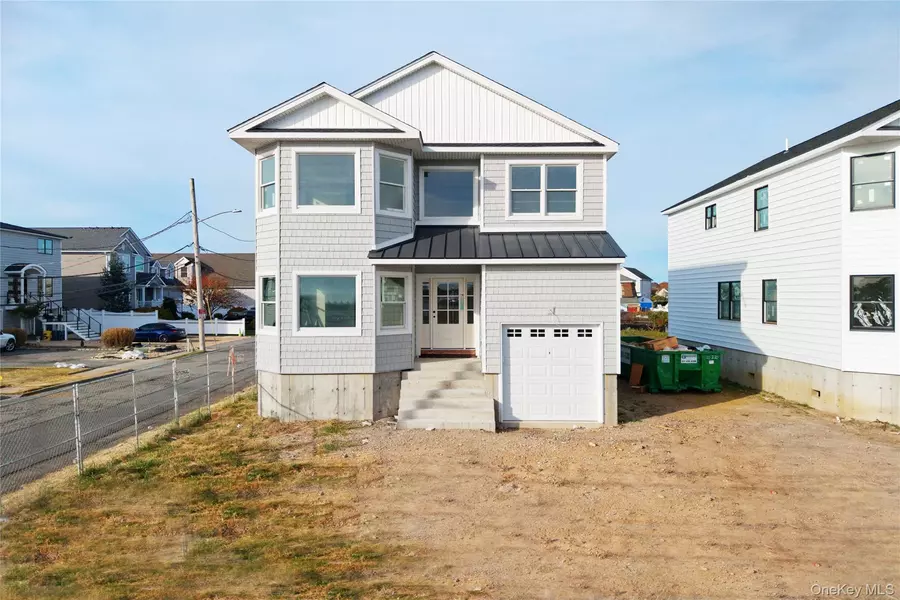 101 Clocks BLVD, Massapequa, NY 11758