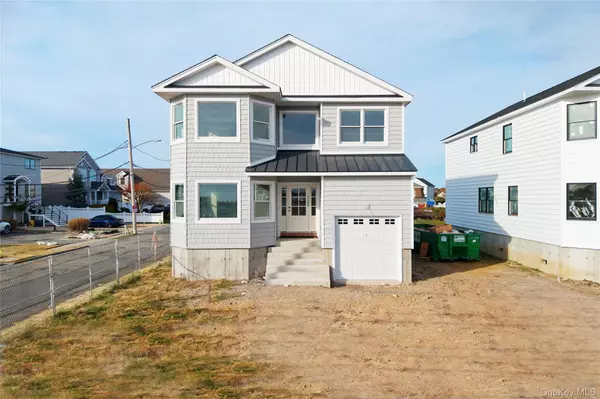 101 Clocks BLVD, Massapequa, NY 11758