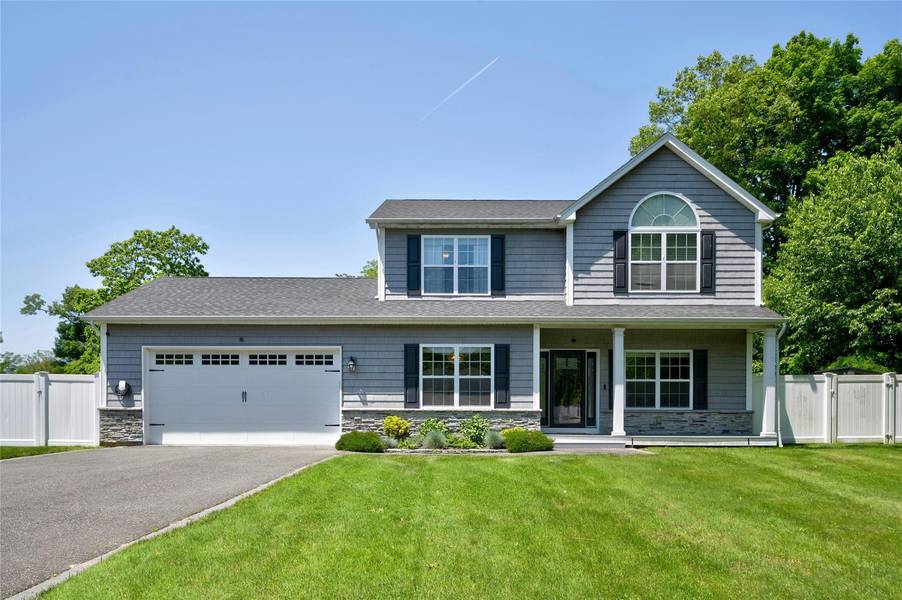1644 Coates AVE, Holbrook, NY 11741