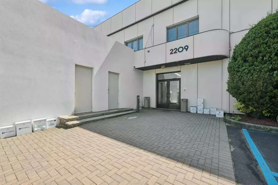 2209 Merrick RD #100, Merrick, NY 11566