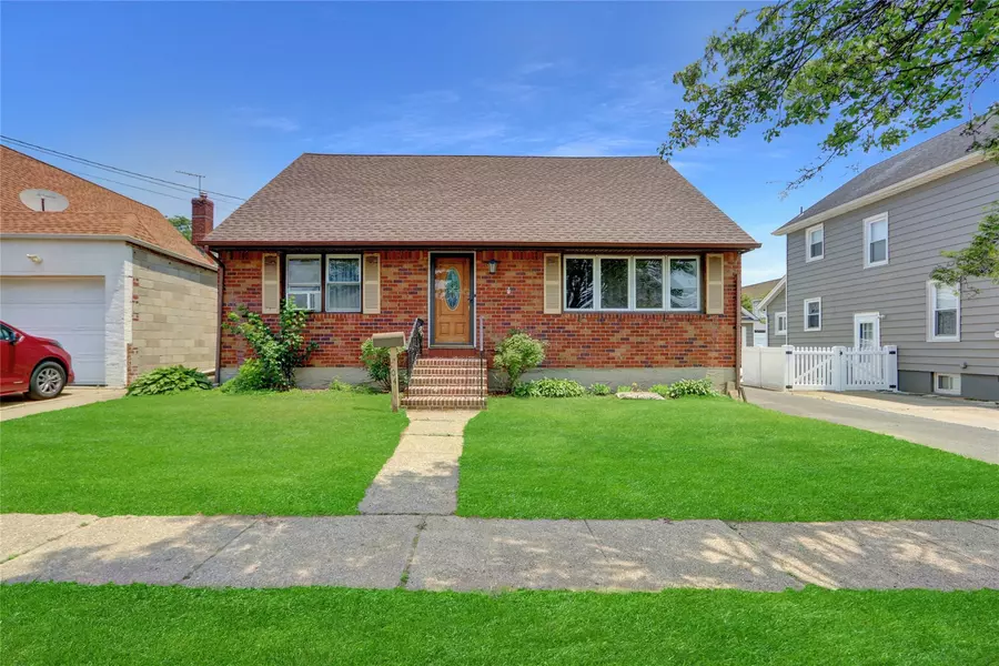 104 S 3rd ST, New Hyde Park, NY 11040