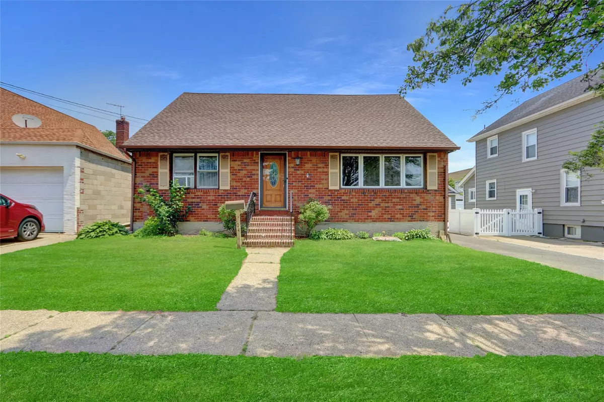 New Hyde Park, NY 11040,104 S 3rd ST