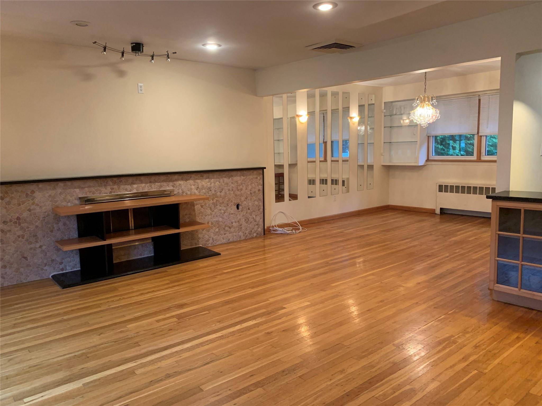 Syosset, NY 11791,2 Stuart DR