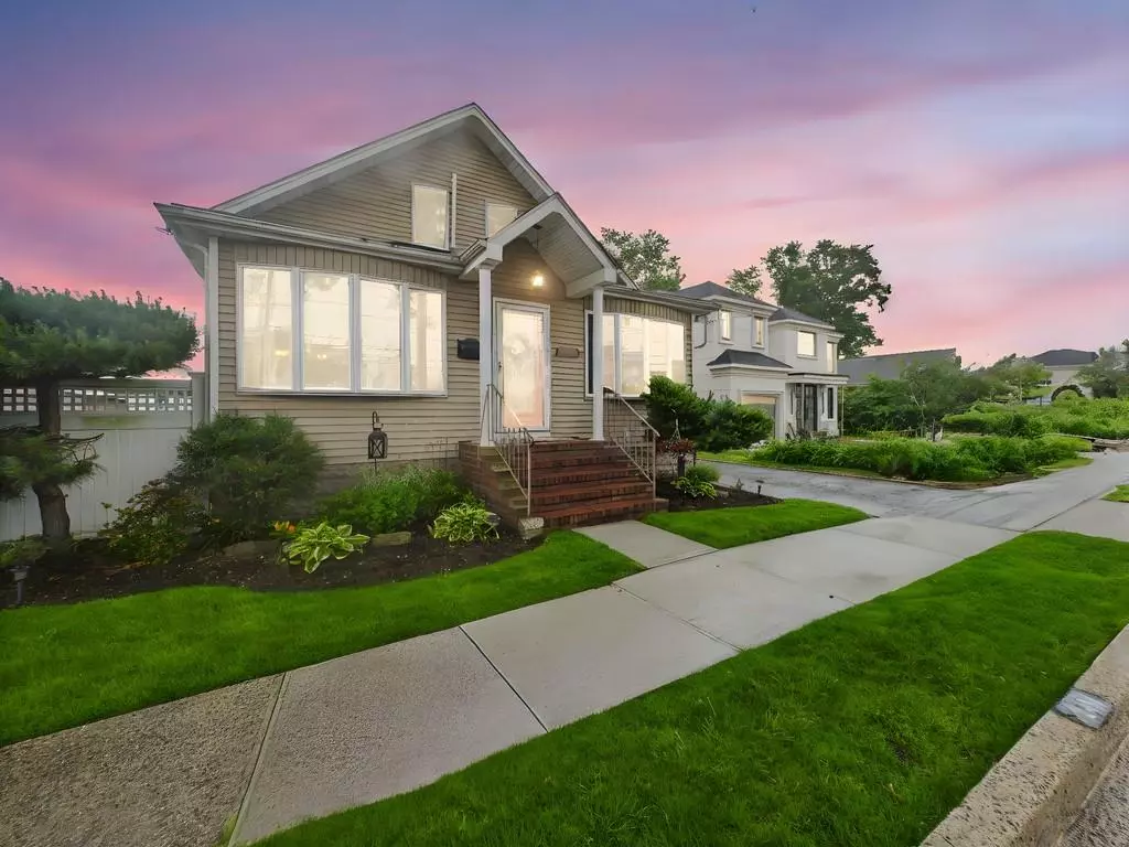 East Meadow, NY 11554,2491 Tonquin ST