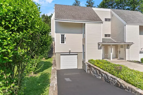 12 Downing CT, Irvington, NY 10533