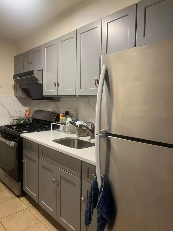Flushing, NY 11355,43-18 Robinson ST #2D