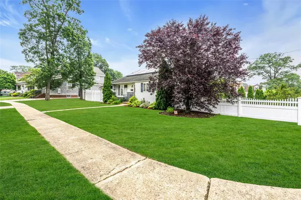 Bellmore, NY 11710,2532 Clinton ST