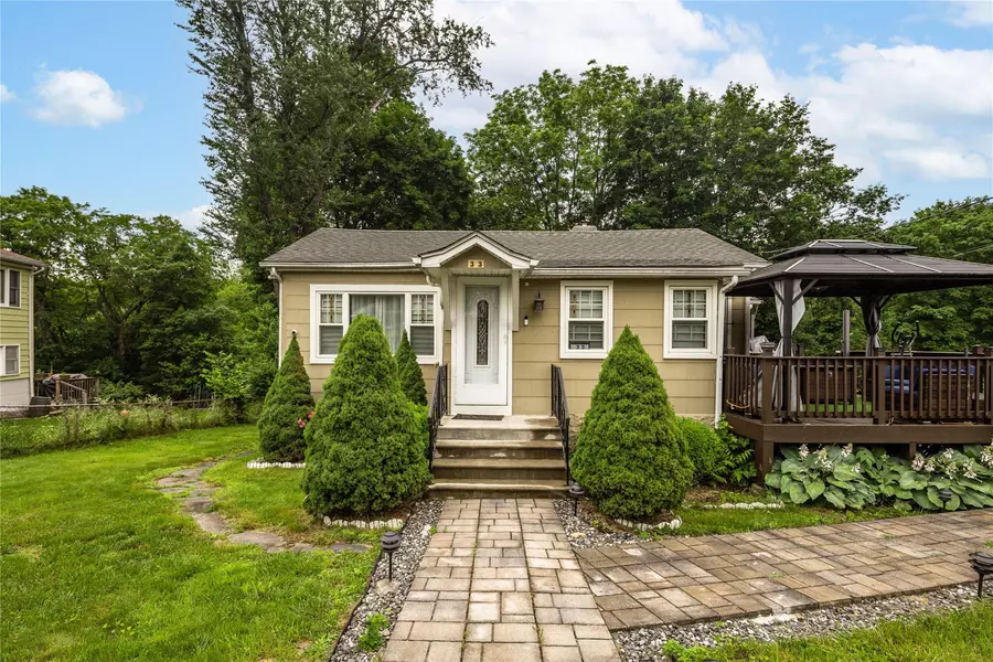 33 Hollowbrook CT, Cortlandt Manor, NY 10567