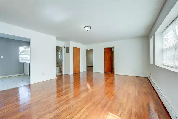 Woodside, NY 11377,39-32 54th ST