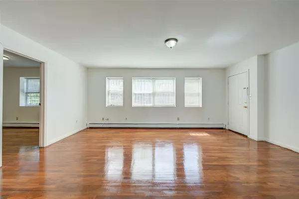 Woodside, NY 11377,39-32 54th ST