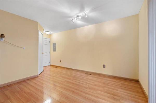 Amityville, NY 11701,615 Broadway #85