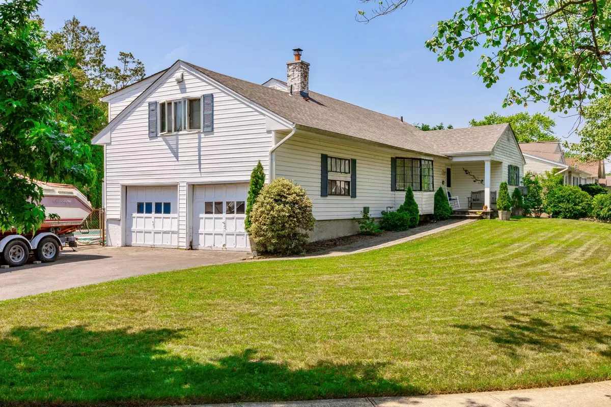 Massapequa Park, NY 11762,62 Overlea ST