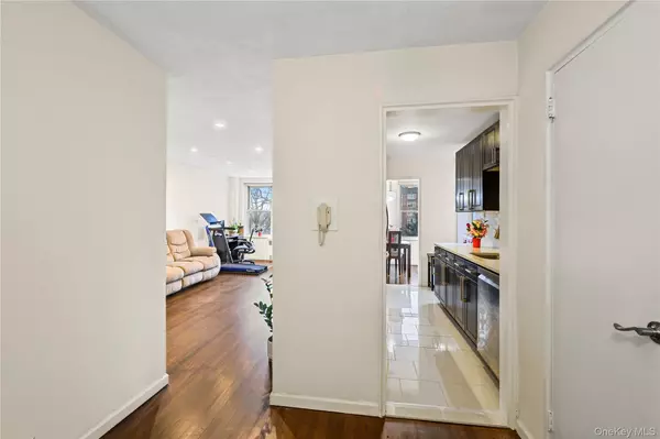 Bayside, NY 11360,18-40 211th Street ST #4E