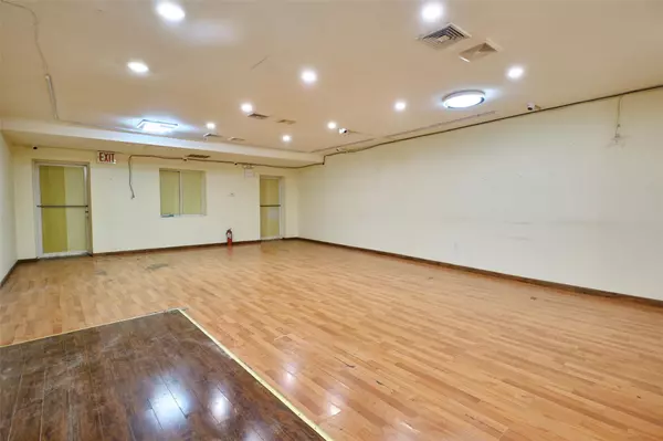 Flushing, NY 11354,13340 37th AVE