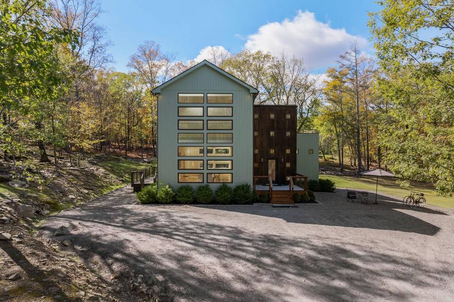44 Old Wagon RD, Woodstock, NY 12498
