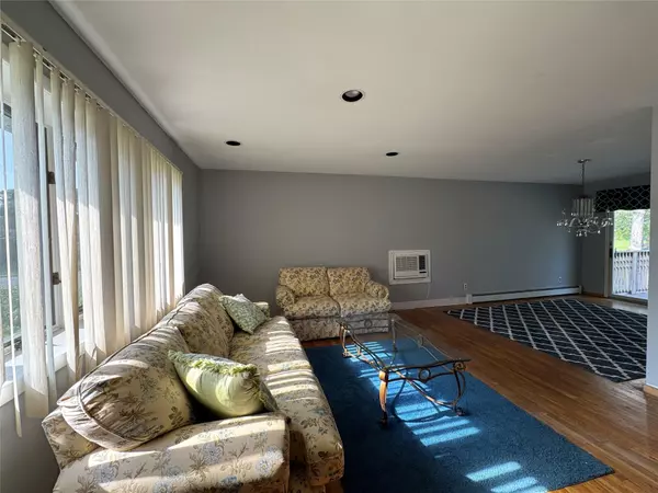 West Islip, NY 11795,71 Harvest LN