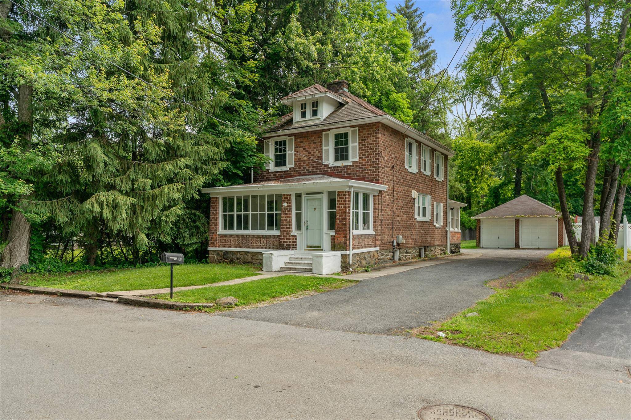33 Center AVE, Poughkeepsie, NY 12601