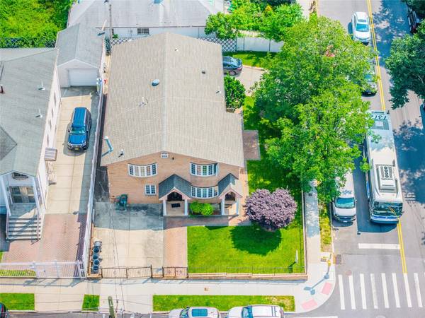 Whitestone, NY 11357,145-04 21 AVE