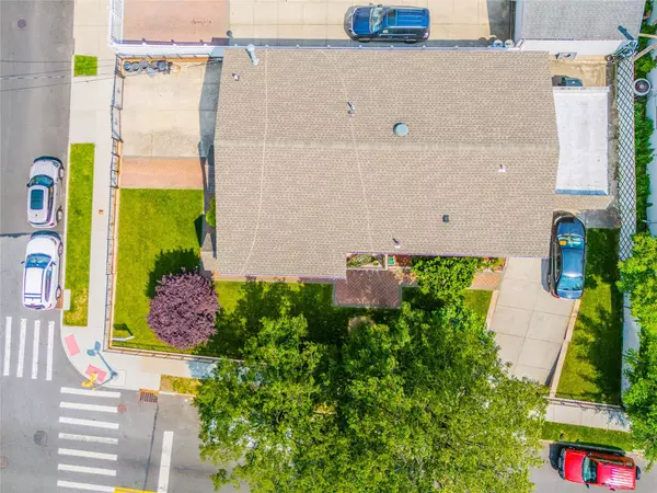Whitestone, NY 11357,145-04 21 AVE