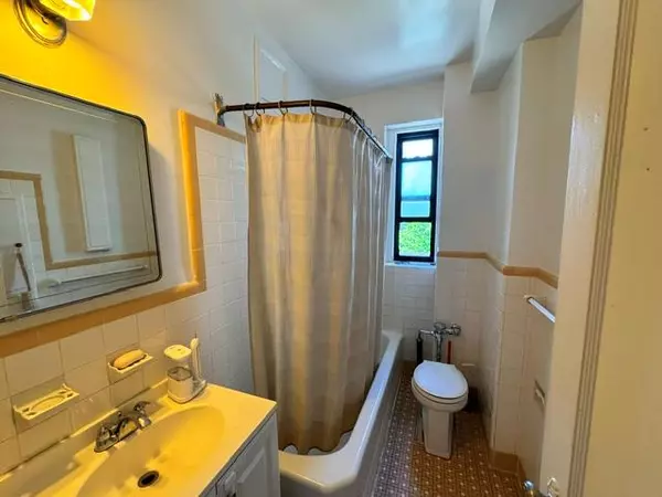 New Rochelle, NY 10801,30 Clinton PL #6E