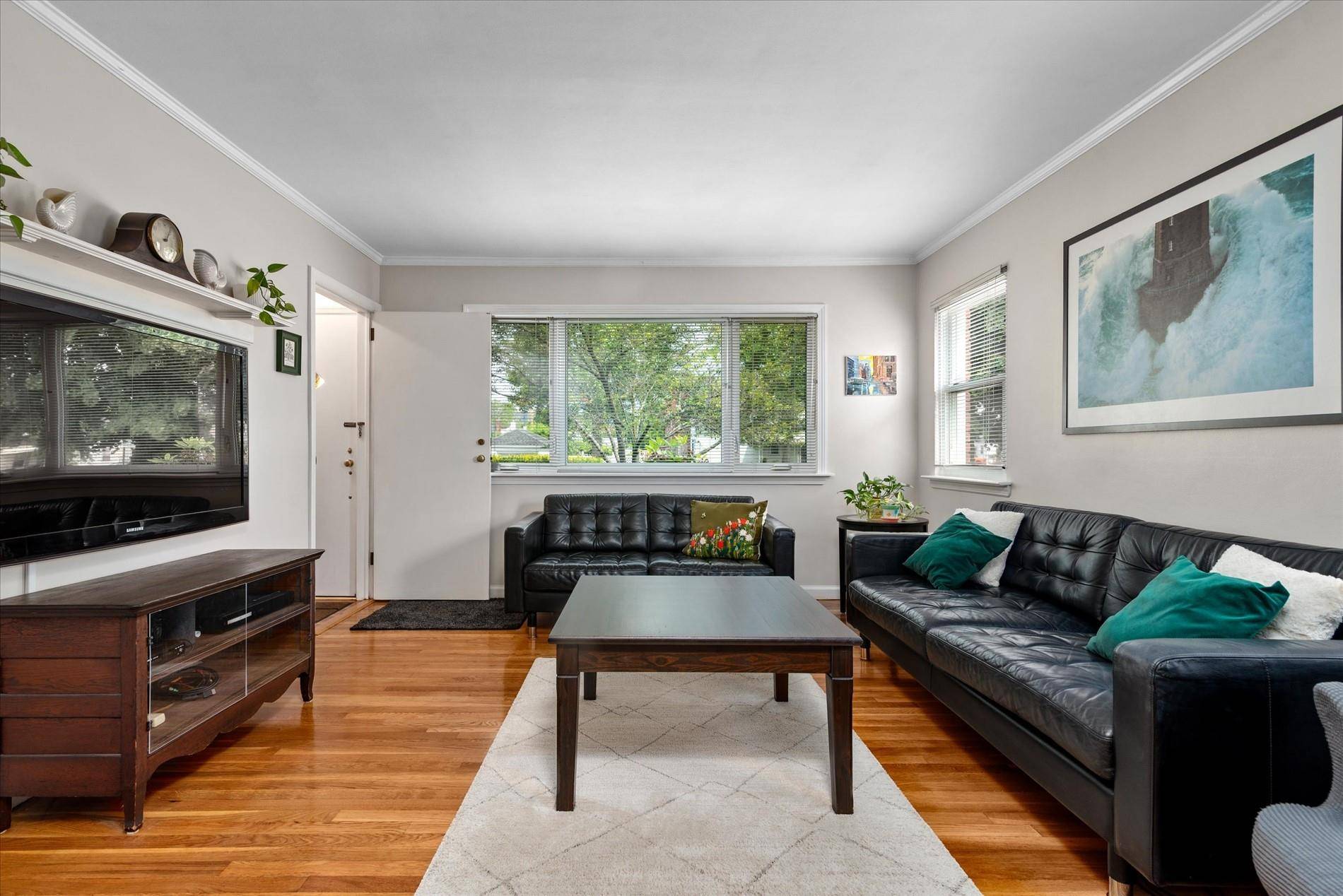 Floral Park, NY 11004,266-12 82nd AVE