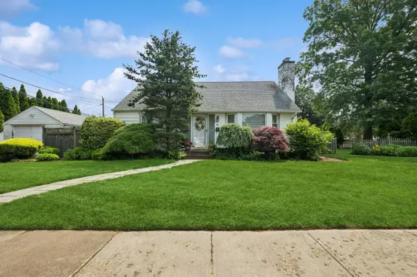 Merrick, NY 11566,26 Croydon DR