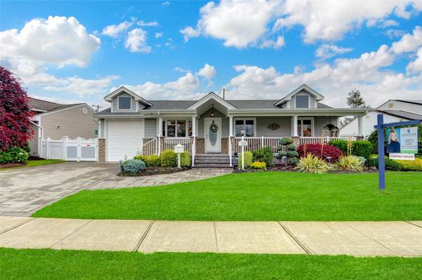738 Craft AVE, Franklin Square, NY 11010