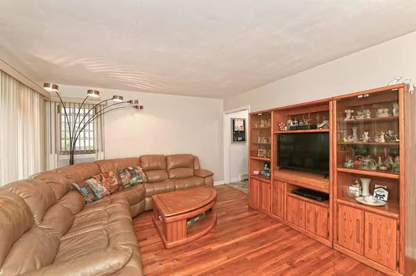 Valley Stream, NY 11581,46 Jedwood PL