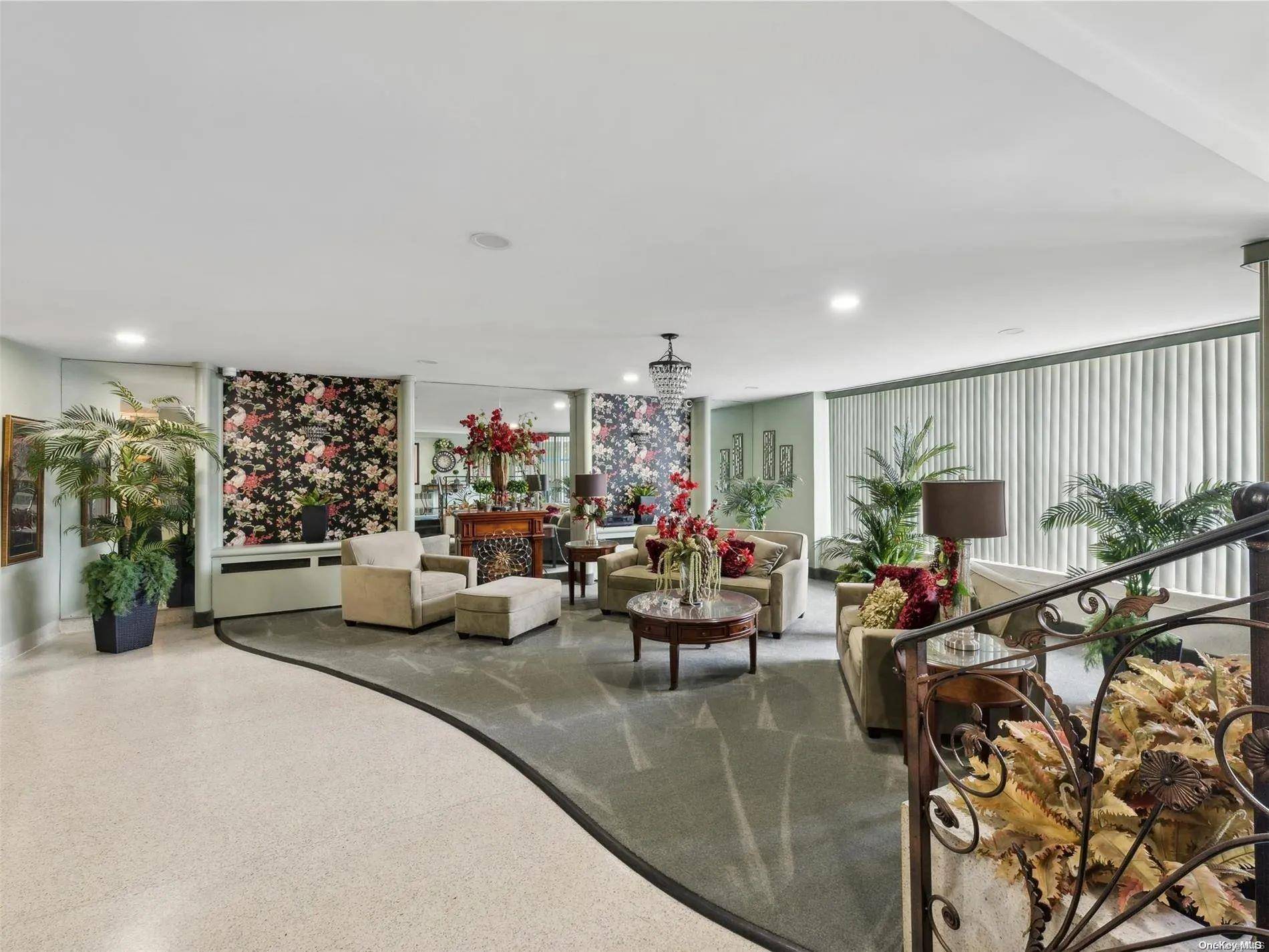 Lynbrook, NY 11563,504 Merrick Rd #4E