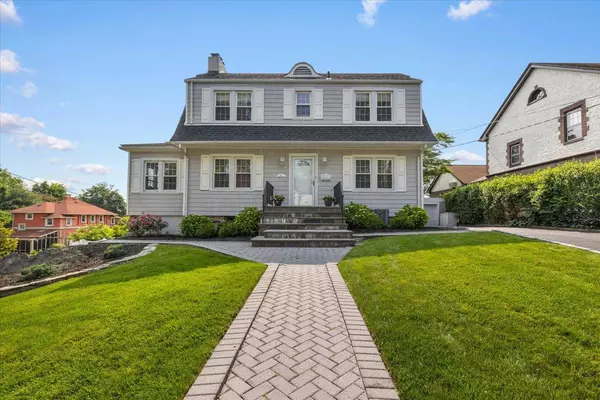 22 Chippewa RD, Yonkers, NY 10710