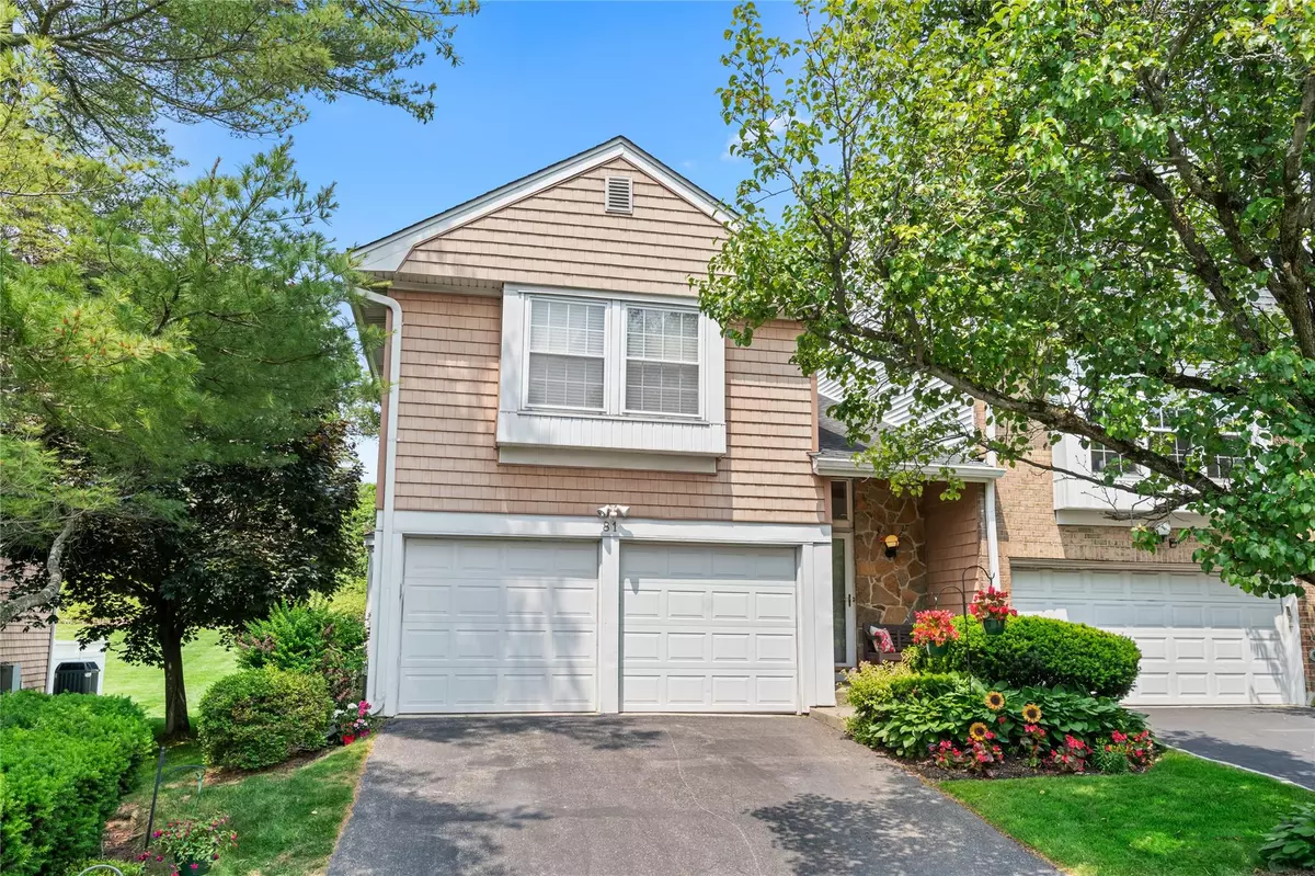 Syosset, NY 11791,81 Hidden Ridge DR