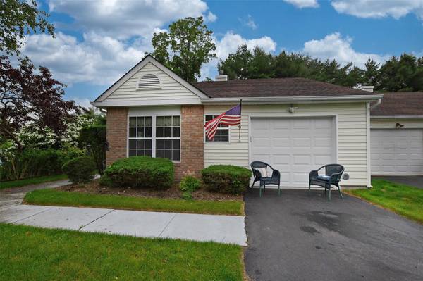 9 Quail PATH, Coram, NY 11727