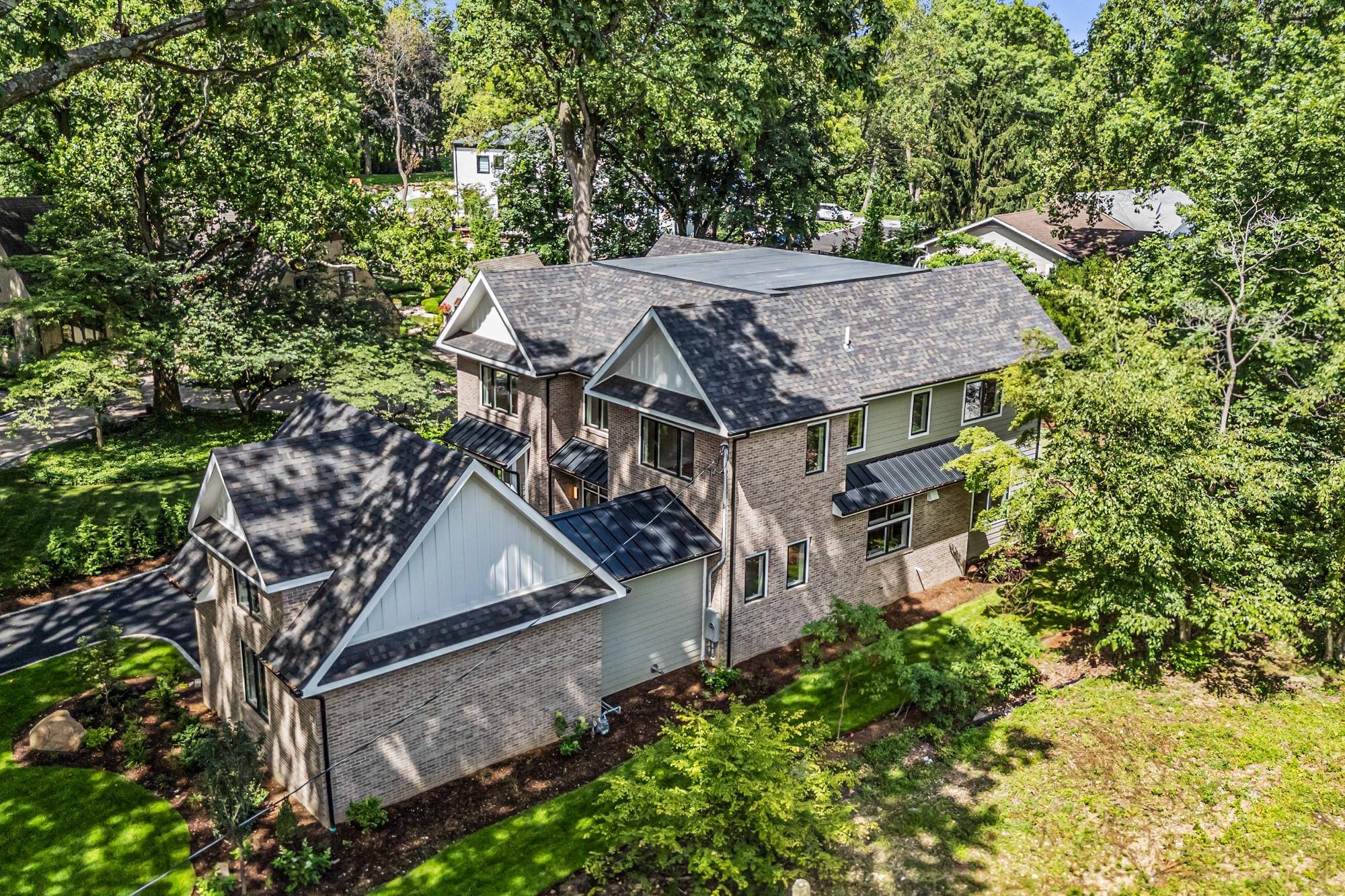 Great Neck, NY 11024,199E W Shore RD