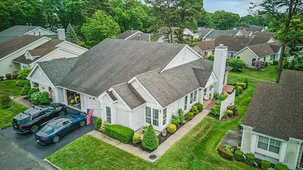 5 Sayville CT, Ridge, NY 11961