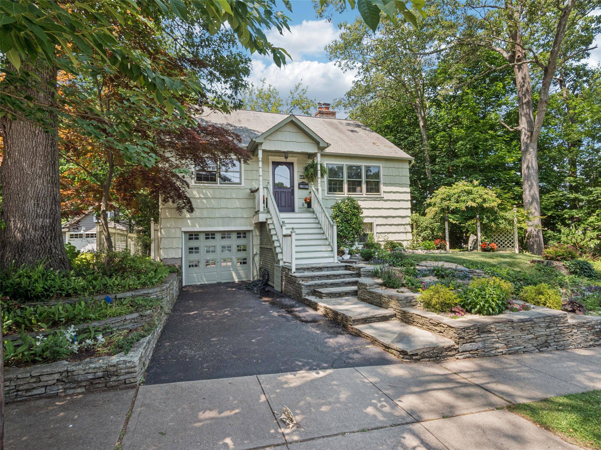 347 Scudder AVE, Northport, NY 11768