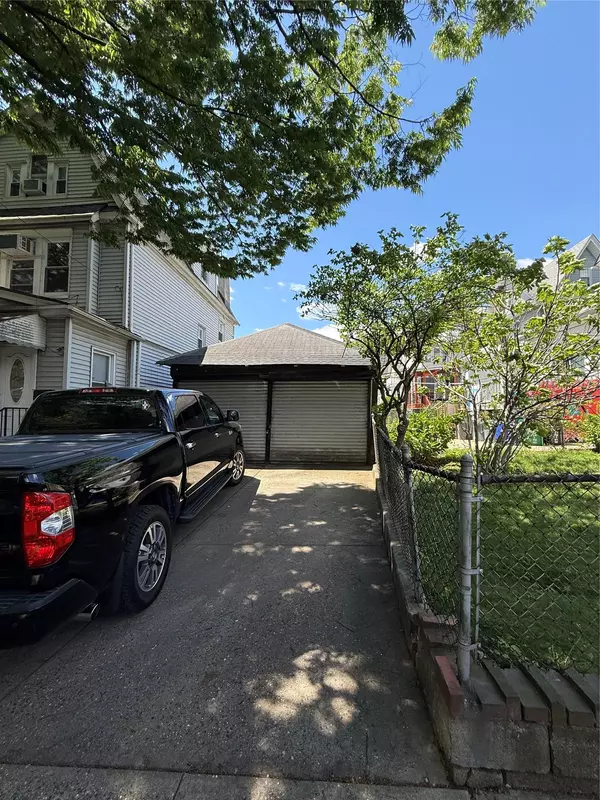 Woodhaven, NY 11421,8520 85th RD